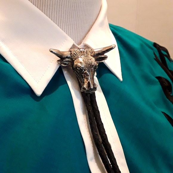 Other - UNISEX STEER HEAD SILVER TONE BLACK LEATHER CORD BOLO TIE